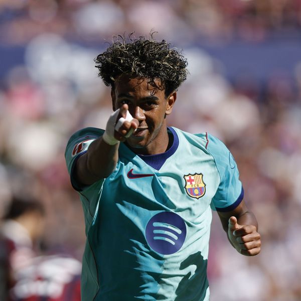Gol de Lamine Yamal (Levante, 0 - Barcelona, 2)