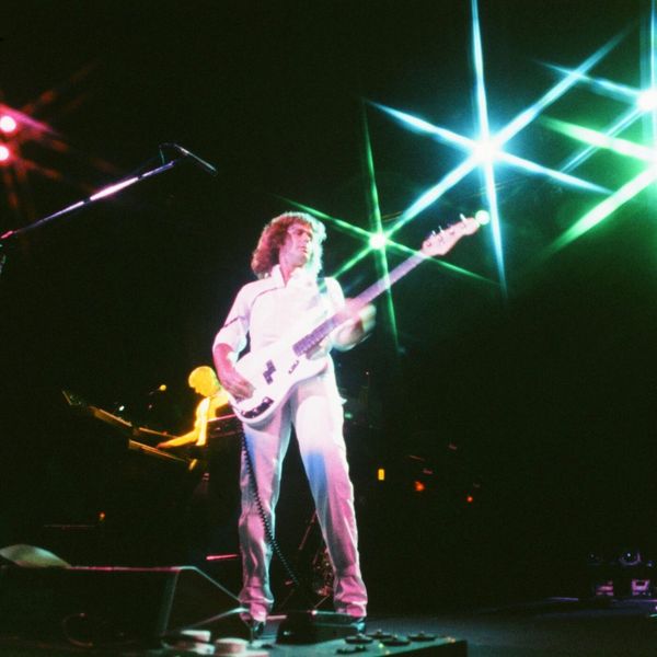 John Wetton d'Asia : de "Heat Of The Moment" au succès mondial, gloire, chute et combat d'un musicien de légende